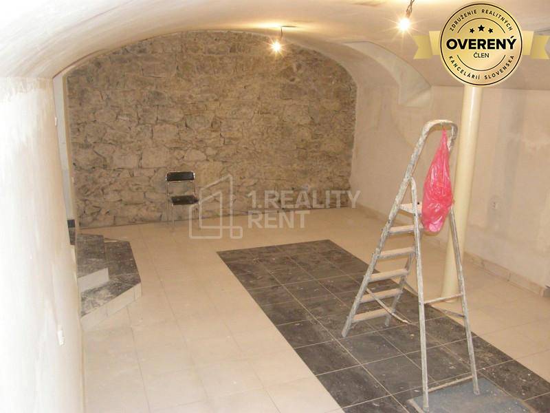 Prenájom Skladový objekt Skladový objekt-Prenájom-Žilina-450.00 €