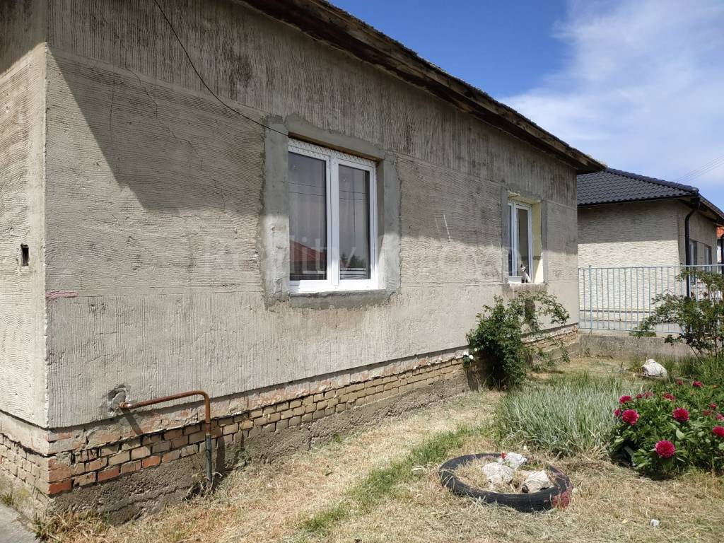 Predaj Rodinný dom Rodinný dom-Predaj-Žihárec-0.00 €