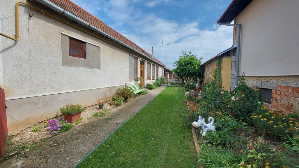 Predaj Rodinný dom Rodinný dom-Predaj-Pribeta-25799.00 €