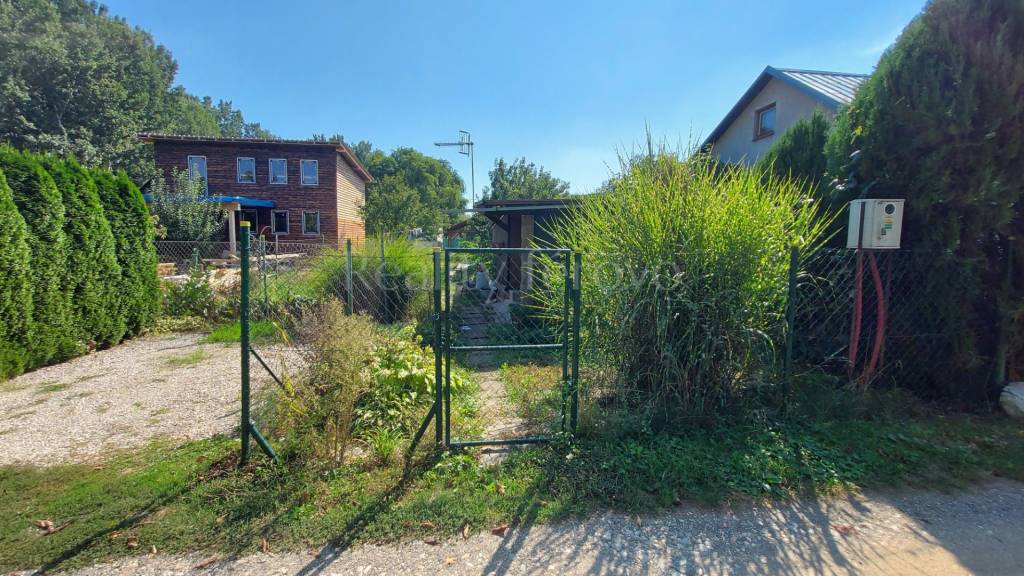 Predaj Záhrada Záhrada-Predaj-Kráľová nad Váhom-11000.00 €