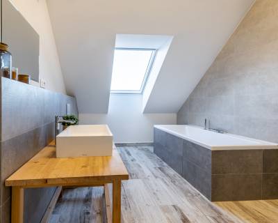 NA PREDAJ ARCHITEKTONICKY NEOBYČAJNÁ ZEMIANSKA KÚRIA Z KONCA 18.STOR.