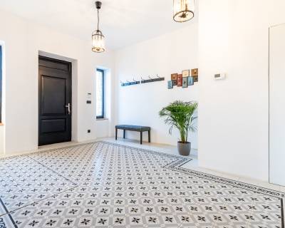 NA PREDAJ ARCHITEKTONICKY NEOBYČAJNÁ ZEMIANSKA KÚRIA Z KONCA 18.STOR.