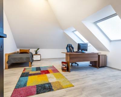 NA PREDAJ ARCHITEKTONICKY NEOBYČAJNÁ ZEMIANSKA KÚRIA Z KONCA 18.STOR.