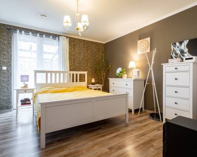 PREDANÉ – ZAUJÍMAVÝ 4-IZB BUNGALOV SO ZÁHRADOU, LEN 15min od KE