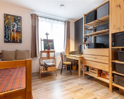 PREDANÉ – ZAUJÍMAVÝ 4-IZB BUNGALOV SO ZÁHRADOU, LEN 15min od KE