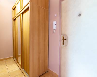 REZERVOVANÝ tichý do parku orientovaný 1.izb byt oproti Novej Nemocni