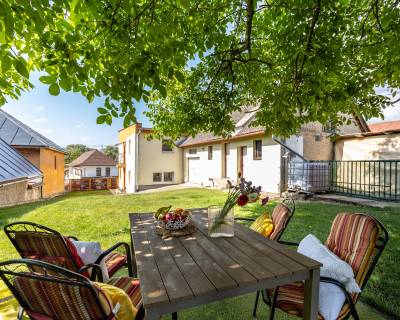 REZERVOVANÝ rod.dom s premyslenou dispozíciou,veľkým pozemkom v Plosk