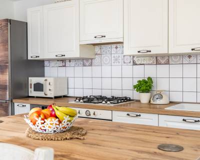 REZERVOVANÝ rod.dom s premyslenou dispozíciou,veľkým pozemkom v Plosk