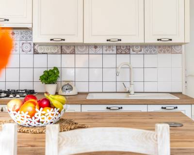 REZERVOVANÝ rod.dom s premyslenou dispozíciou,veľkým pozemkom v Plosk