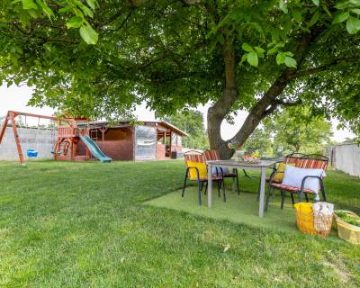 REZERVOVANÝ rod.dom s premyslenou dispozíciou,veľkým pozemkom v Plosk