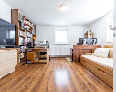 REZERVOVANÝ rod.dom s premyslenou dispozíciou,veľkým pozemkom v Plosk