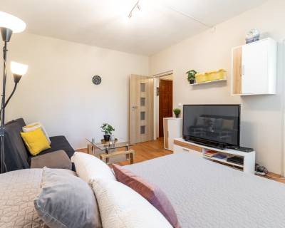 PREDANÝ 1.izb byt v pôv. stave na Terase, blízko Novej Nemocnici