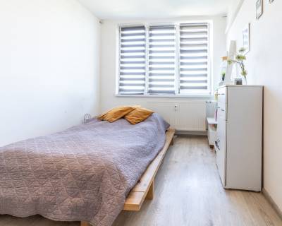 NA PREDAJ 1,5 izb. perspektívny byt s loggiou na Ostravskej