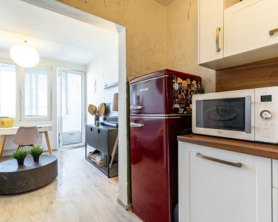 NA PREDAJ 1,5 izb. perspektívny byt s loggiou na Ostravskej