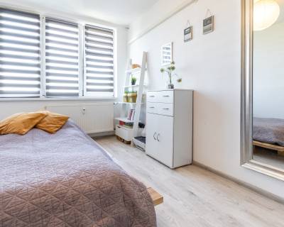 NA PREDAJ 1,5 izb. perspektívny byt s loggiou na Ostravskej