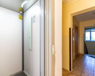 NA PREDAJ 1,5 izb. perspektívny byt s loggiou na Ostravskej