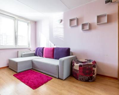 REZERVOVANÝ zrekon.pražák 4izb.byt so zmenenou dispozíciou Železniky