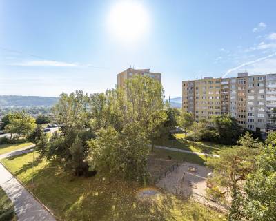 REZERVOVANÝ zrekon.pražák 4izb.byt so zmenenou dispozíciou Železniky