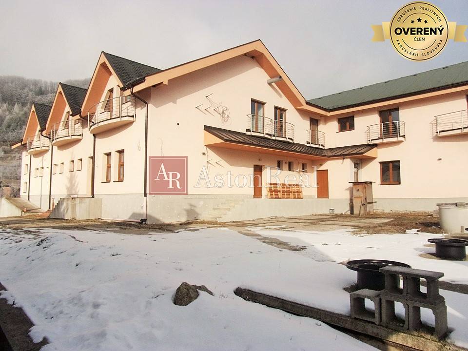 Penzión pred dokončením, 1250m2, 17 izieb, pozemok 1705m2, Zliechov