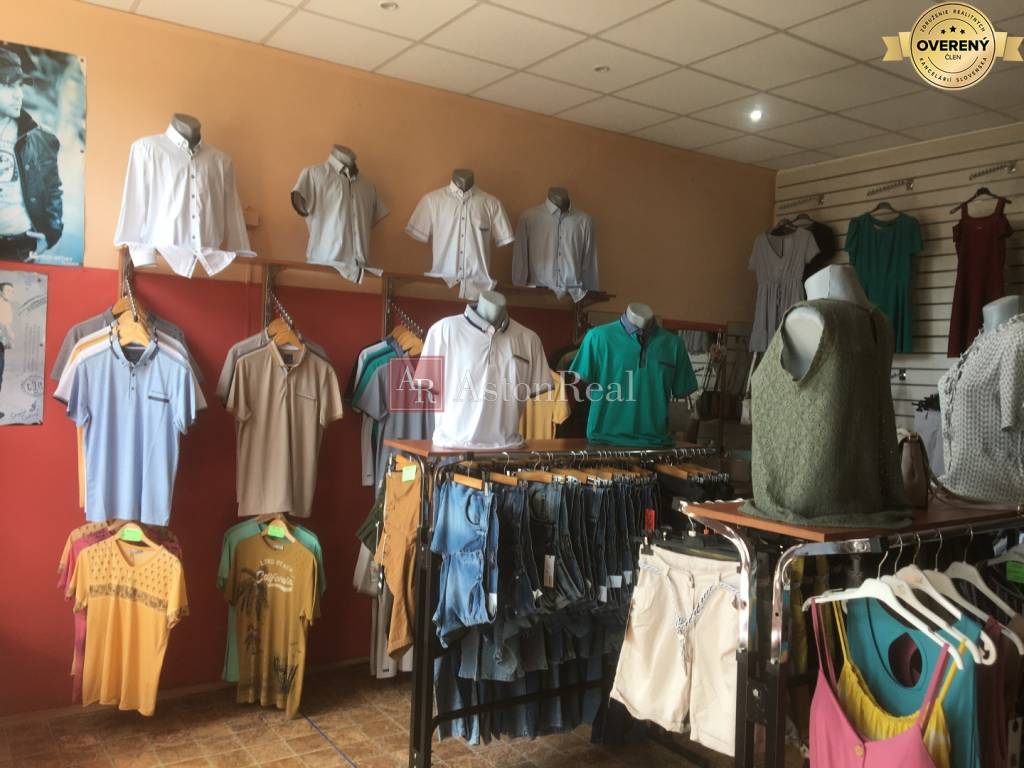 HISTORICKÁ BUDOVA / DOM - OBCHODY a BYTY v centre mesta Šahy