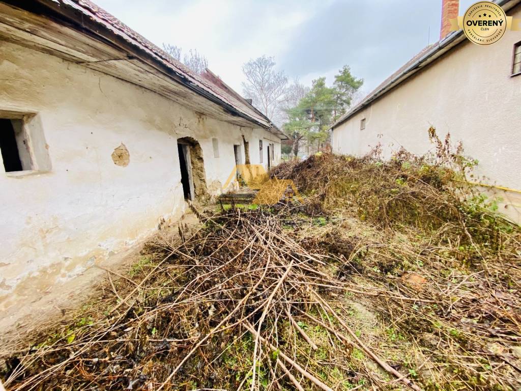 Predám rodinný dom s pozemkom v obci Strekov