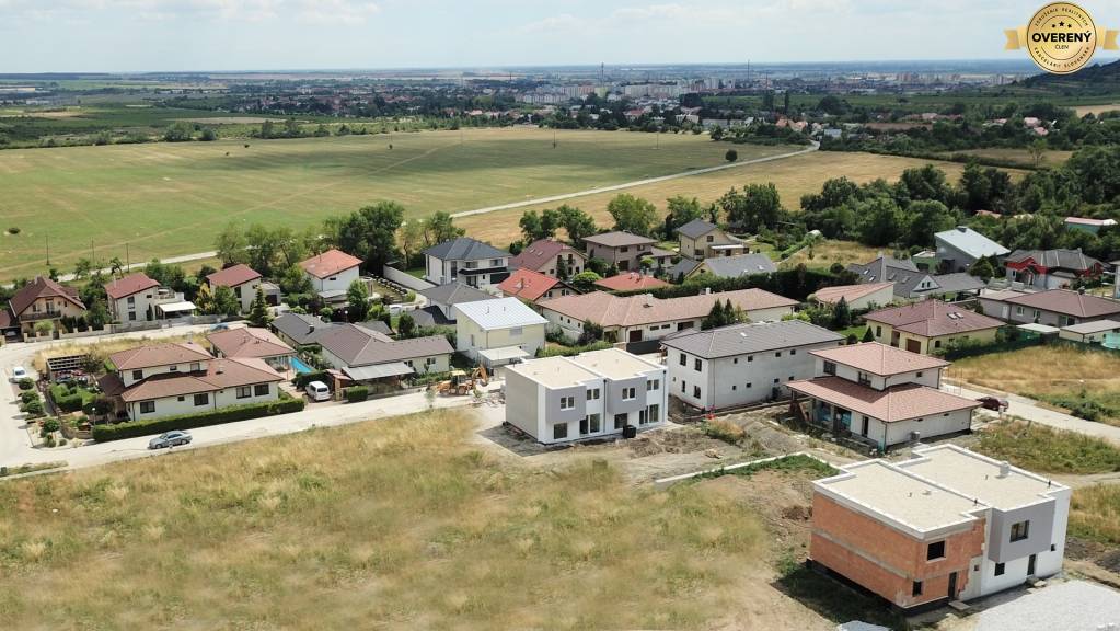 Na predaj skolaudovaný rodinný dom v  PEZINKU v Kučišdorfskej doline 