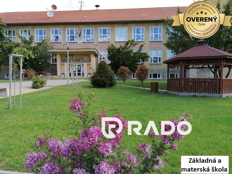 RADO | Na predaj dva pozemky v obci Vištuk