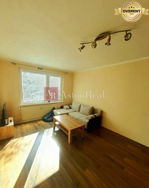 Súrne hľadám pre klientku 2-izbový byt po kompletnej rekonštrukcii 