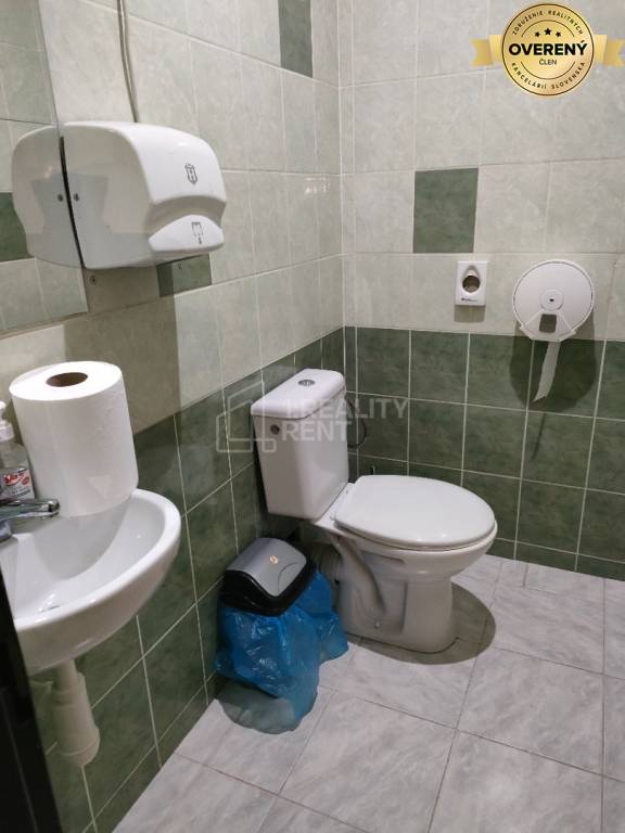 Prenájom : Obchodný priestor 133m2 v Žiline-Hliny pri Juniore
