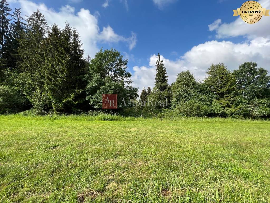 Na predaj slnečný pozemok vhodný na rekreáciu v obci Sverepec