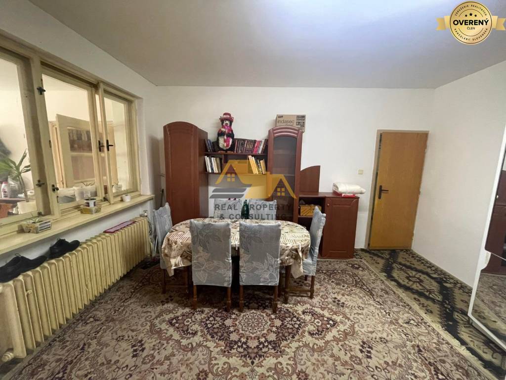 Predám rodinný dom s veľkým pozemkom v Nových Zámkoch