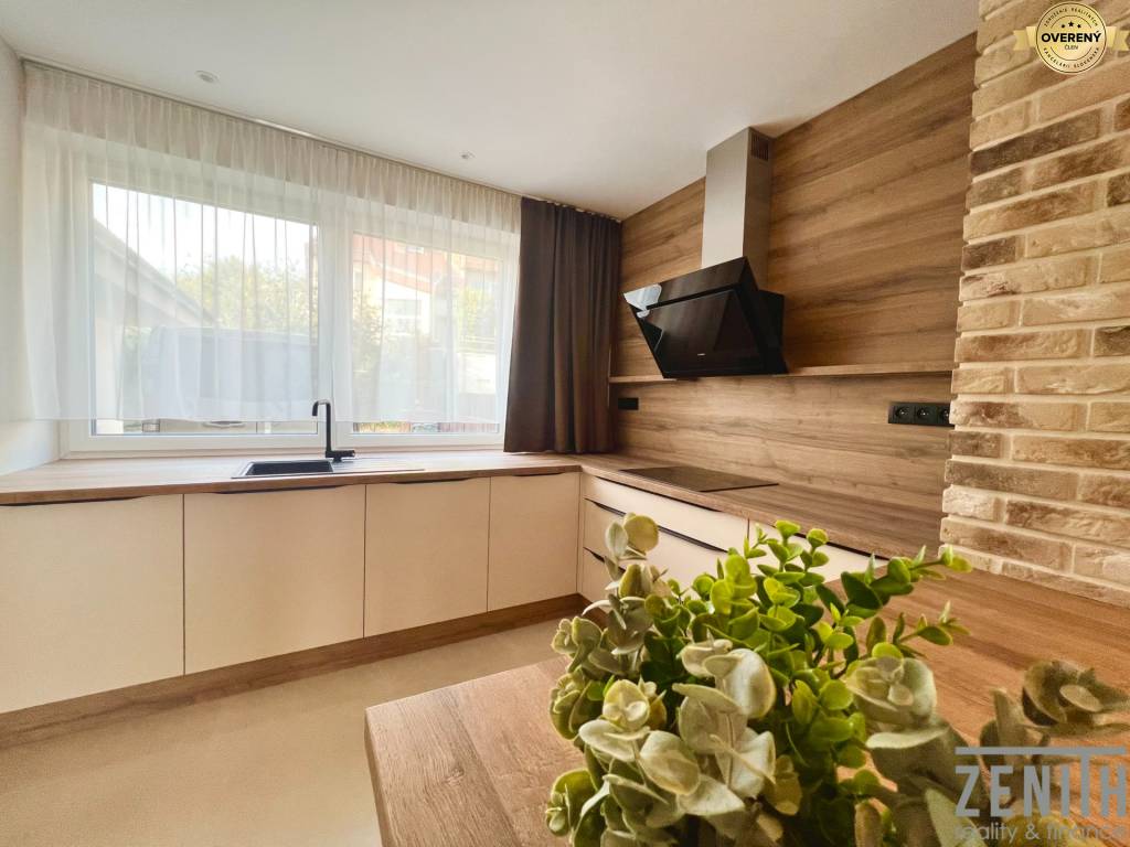 Rodinný dom-Predaj-Bratislava - mestská časť Karlova Ves-850000.00 €