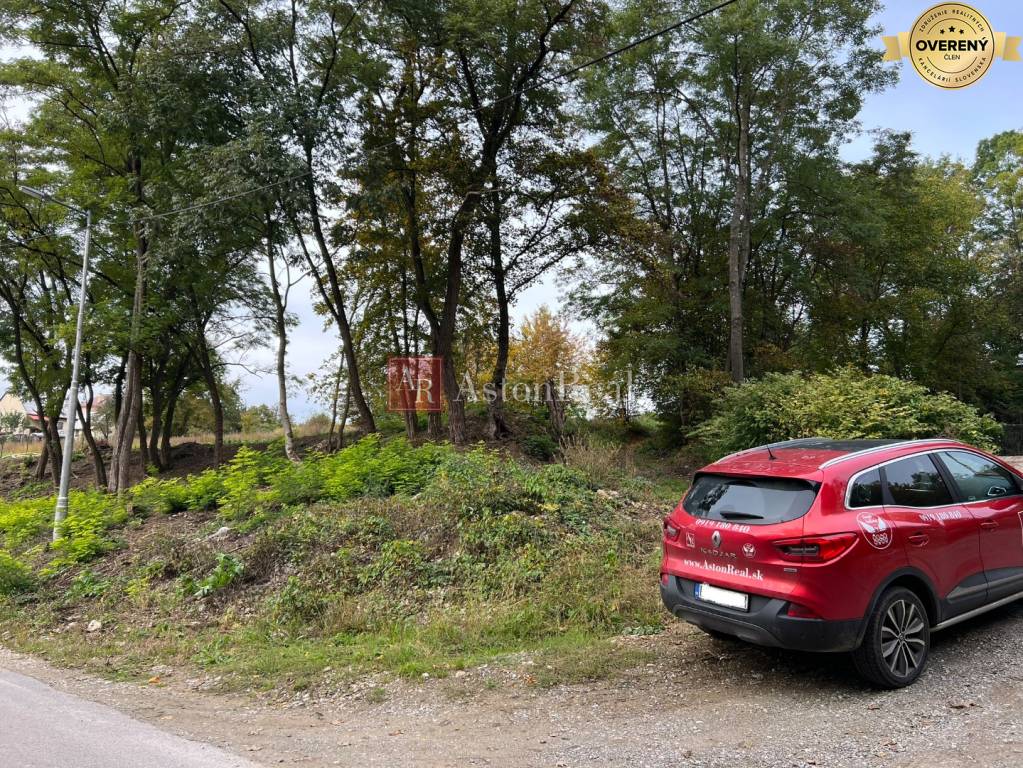 Na predaj stavebný pozemok 903m2 v Púchove časť Záskalie