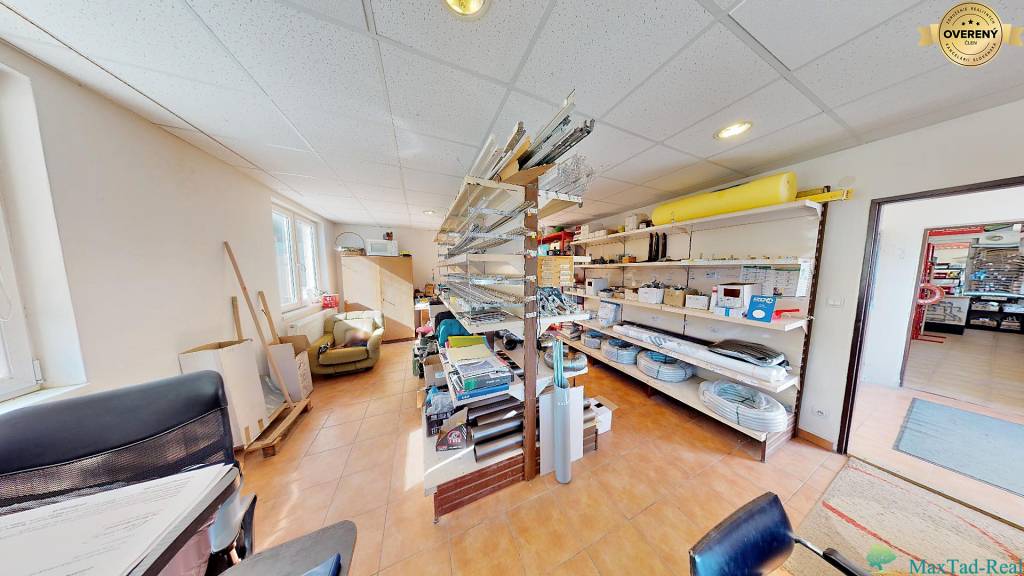 Na prenájom Areál stavebnín, Novosad 1529 m2