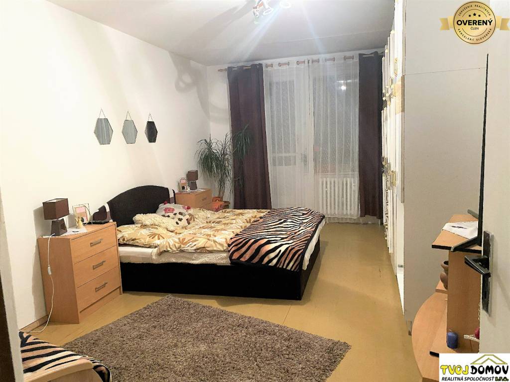 Priestranný dvojizbový byt v Hriňovej, balkón+výťah, znížená cena