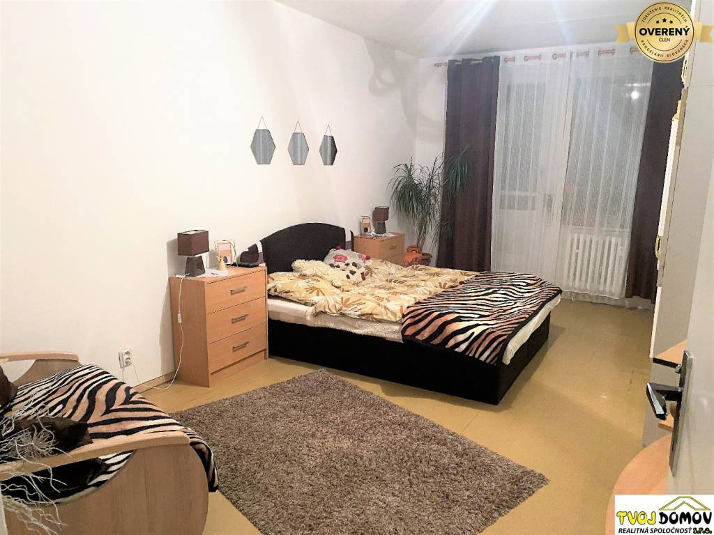 Priestranný dvojizbový byt v Hriňovej, balkón+výťah, znížená cena