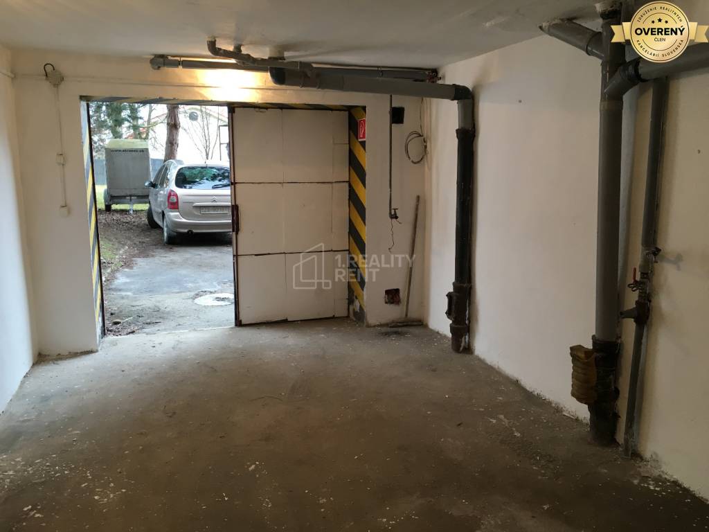 Ponúkame na prenájom garáž so skladom 43 m2 Bôrická cesta