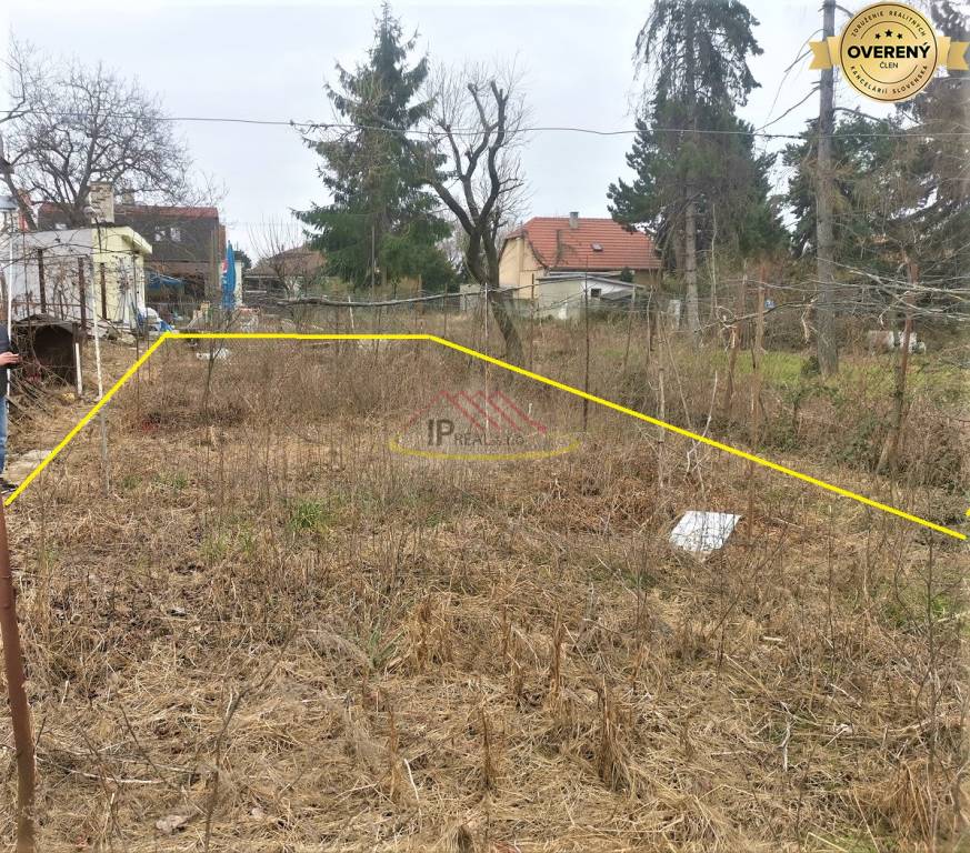 PREDAJ pozemku o výmere 1094  m2 na Strojníckej ul. v BA - Ružinove . 