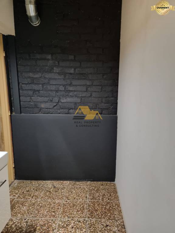 Predám obchodný priestor v Komjaticiach