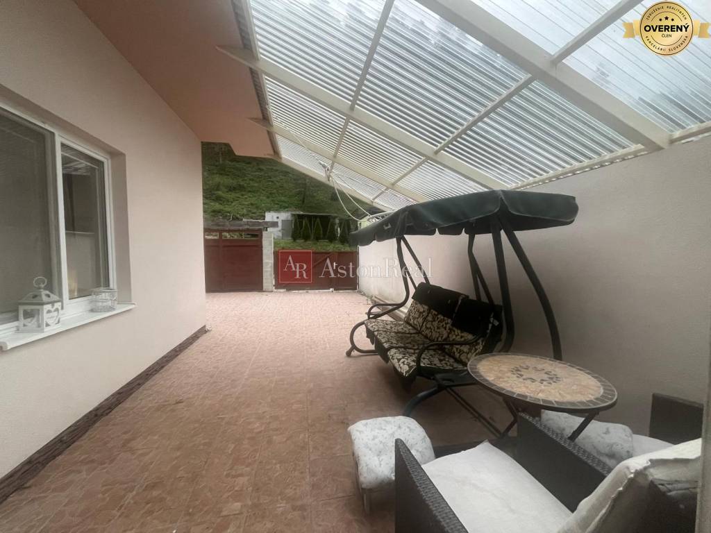 Predaj: 5 izbový zrekonštruovaný dom  - HIADEĽ, 15 min. od BB