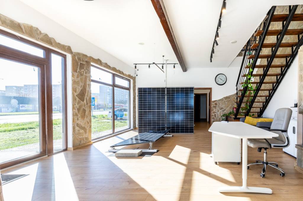 Exkluzívné kancelárske priestory / showroom - 160m2, 5x parking