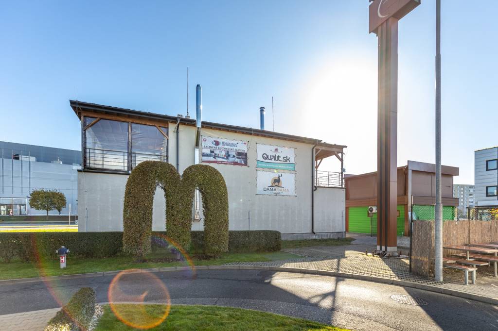 Exkluzívné kancelárske priestory / showroom - 160m2, 5x parking