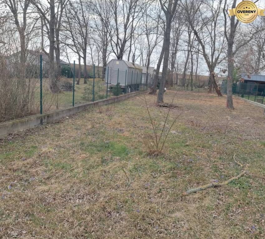 Na PREDAJ záhrada na skok od Bratislavy v obci Hamuliakovo