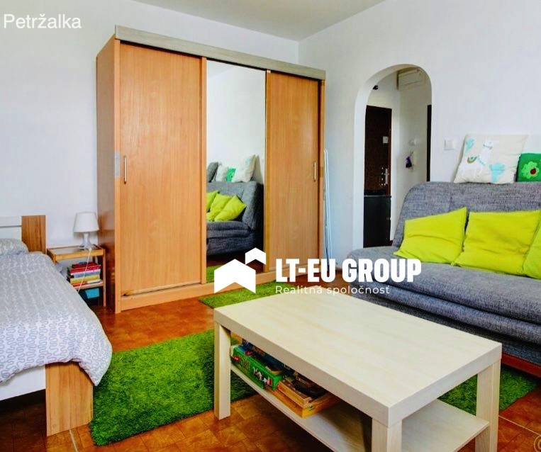 Iný-Predaj-Bratislava - mestská časť Petržalka-139000.00 €