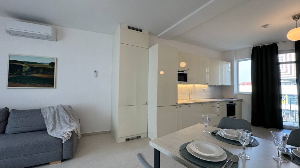 OCCAM | Veľký novo-zrekonštruovaný 3-izbový byt na Kamennom námestí