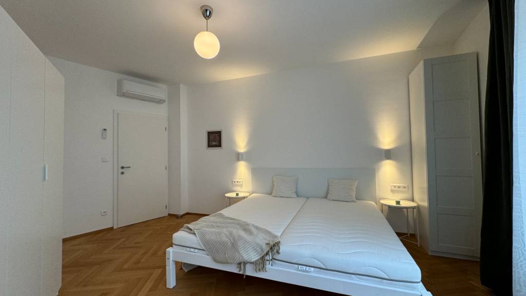 OCCAM | Veľký novo-zrekonštruovaný 3-izbový byt na Kamennom námestí