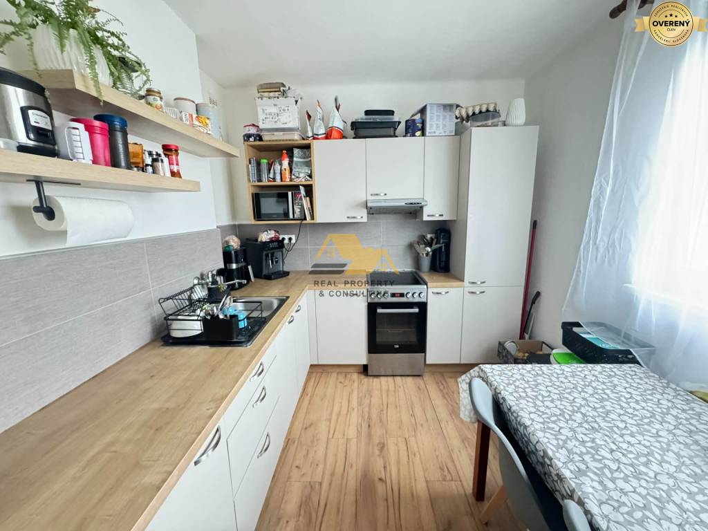 Predám 2 izbový byt na prednádraží v Nových Zámkoch