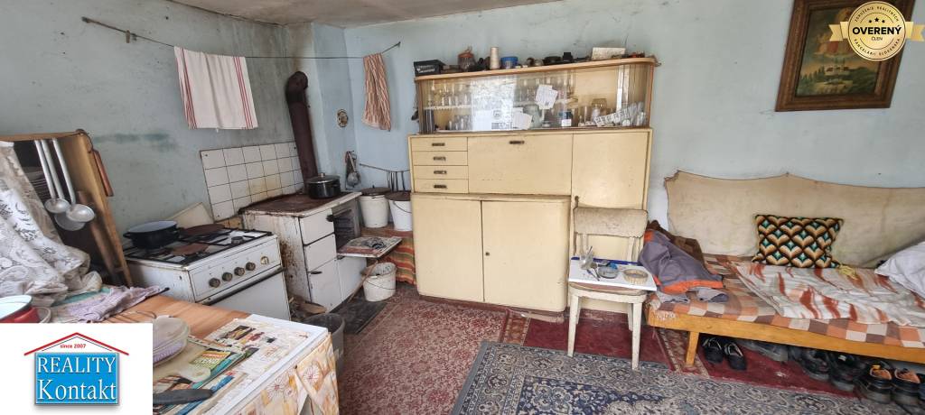 Znížená cena !! Na predaj starší troj izbový rodinný dom v obci Bánov