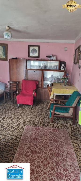 Znížená cena !!! Na predaj starší troj izbový rodinný dom v obci Bánov