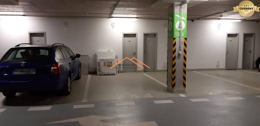 Parkovacie státie a SKLAD  7m2 v Garáži BA- Plynárenská ulica